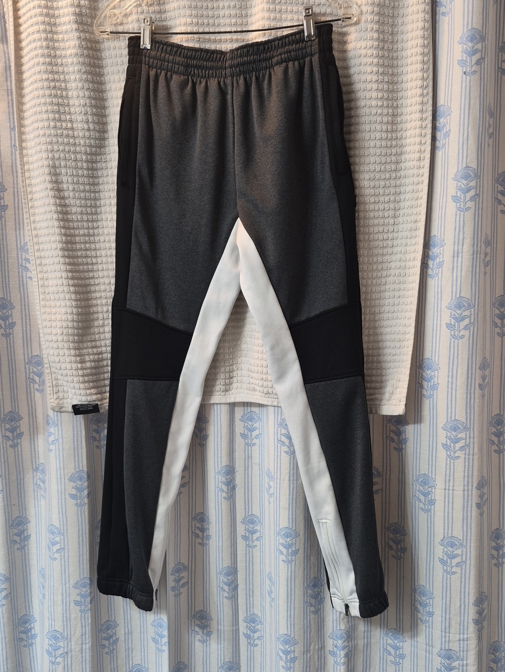 CSG Champs  Athletic Joggers Colorblock Dark Gray, Black & White Mens Sz S